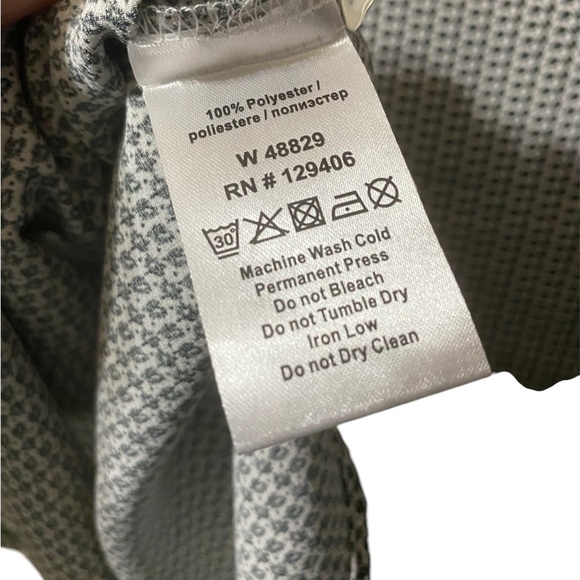 Gorgeous B&W silky blouse! Near Perfect Cond!Nice design details! - Picture 5 of 12